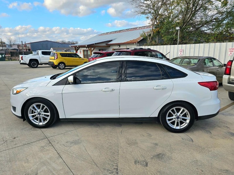 Ford Focus Vehicle Image 02