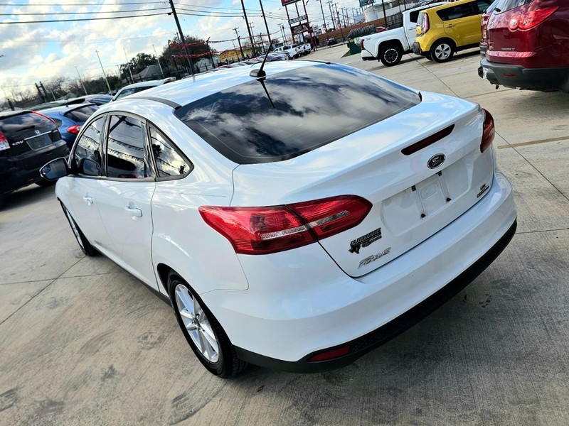 Ford Focus Vehicle Image 03