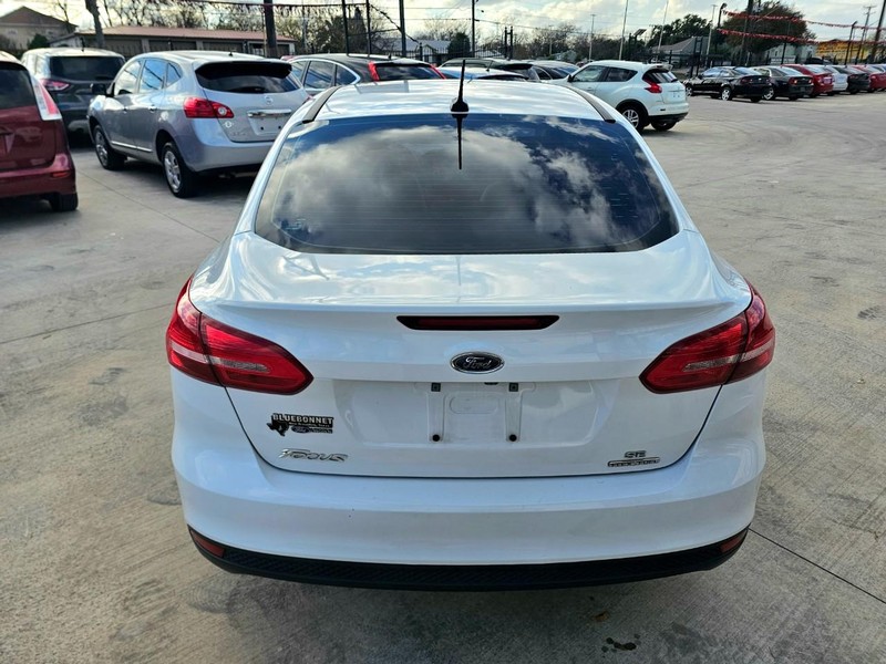 Ford Focus Vehicle Image 04