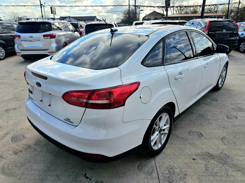 Ford Focus Vehicle Image 05