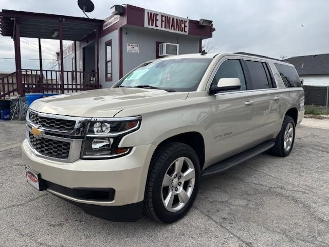 2015 Chevrolet Suburban LT's photo