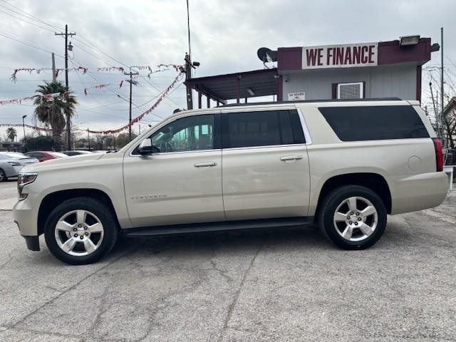 Chevrolet Suburban Vehicle Image 02