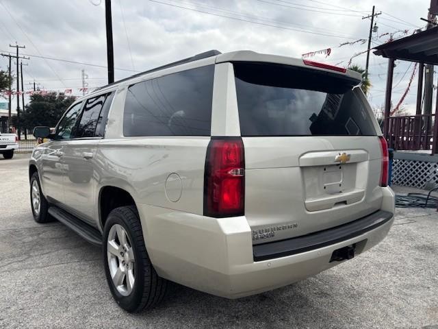 Chevrolet Suburban Vehicle Image 03