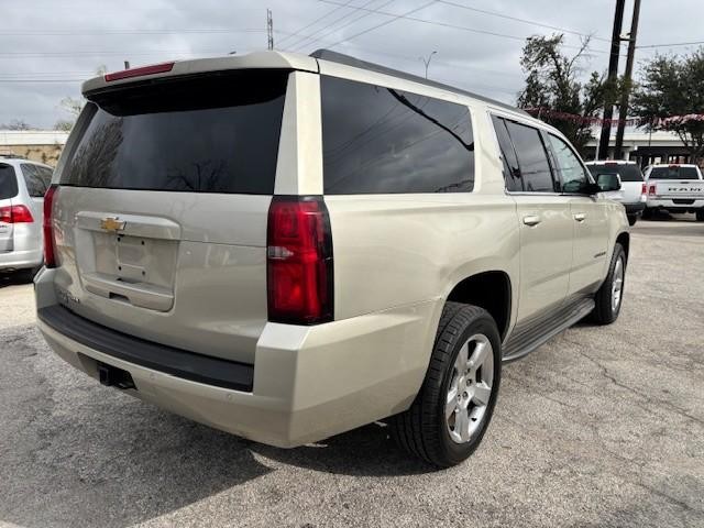 Chevrolet Suburban Vehicle Image 05