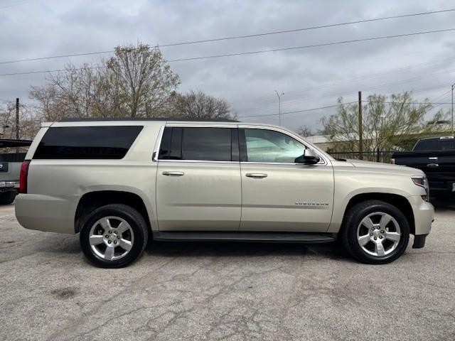 Chevrolet Suburban Vehicle Image 06