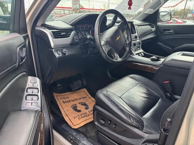 Chevrolet Suburban Vehicle Image 10