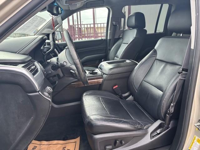 Chevrolet Suburban Vehicle Image 11