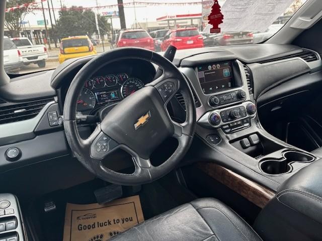 Chevrolet Suburban Vehicle Image 12