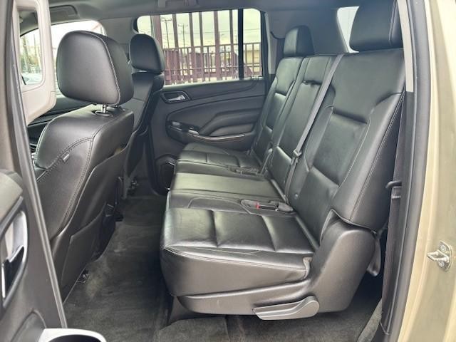 Chevrolet Suburban Vehicle Image 14