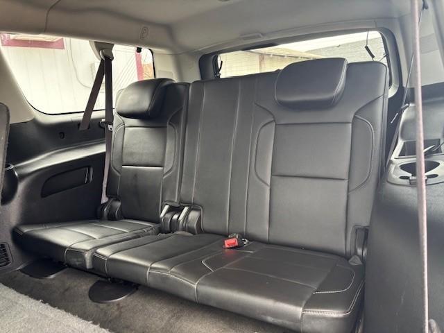 Chevrolet Suburban Vehicle Image 15