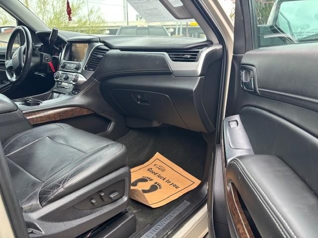 Chevrolet Suburban Vehicle Image 19