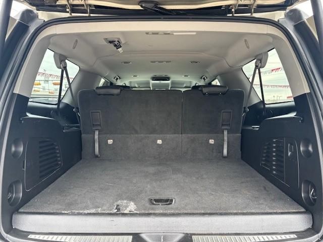 Chevrolet Suburban Vehicle Image 21