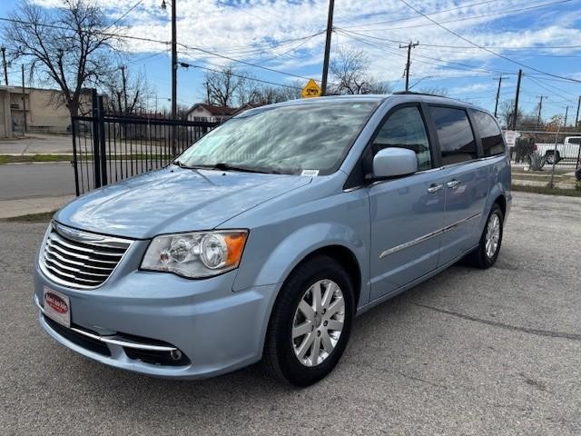 2016 Chrysler Town & Country Touring's photo