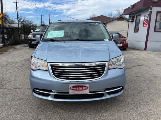 Chrysler Town & Country Vehicle Image 08