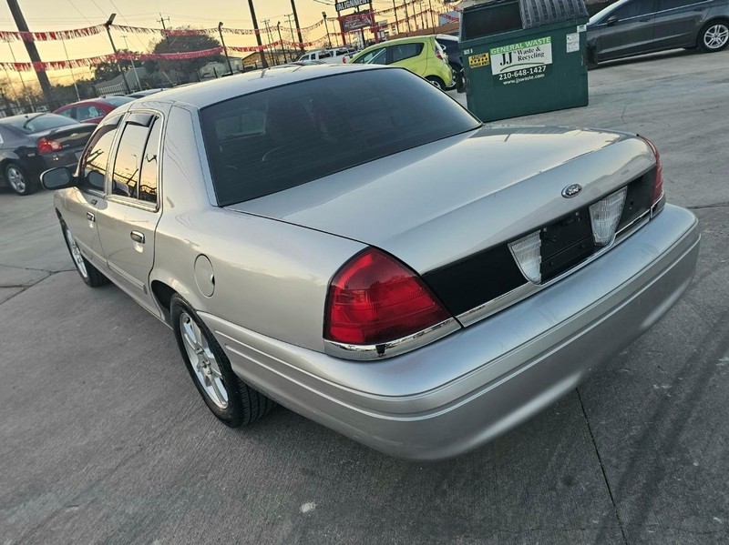 Ford Crown Victoria Vehicle Image 03