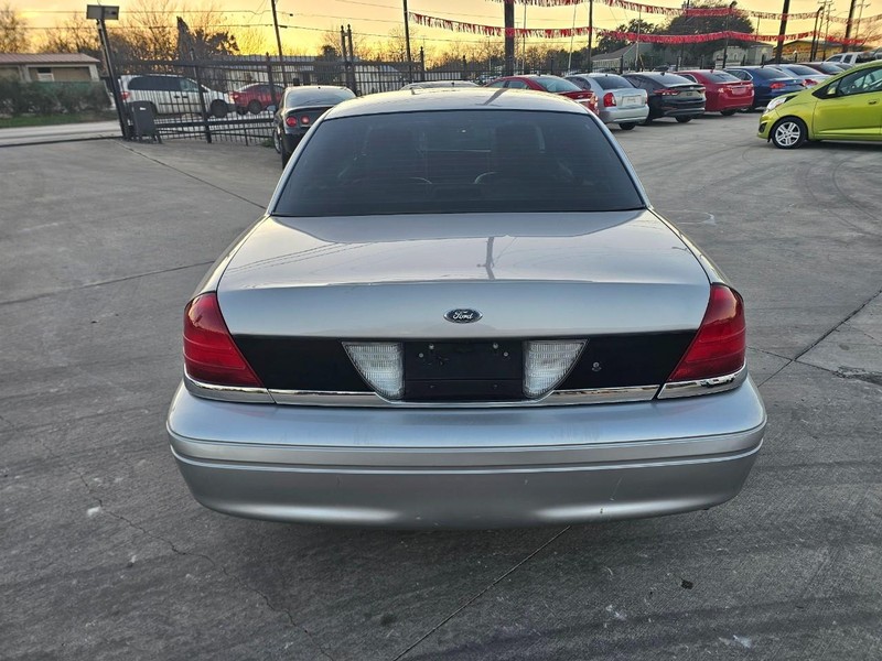 Ford Crown Victoria Vehicle Image 04