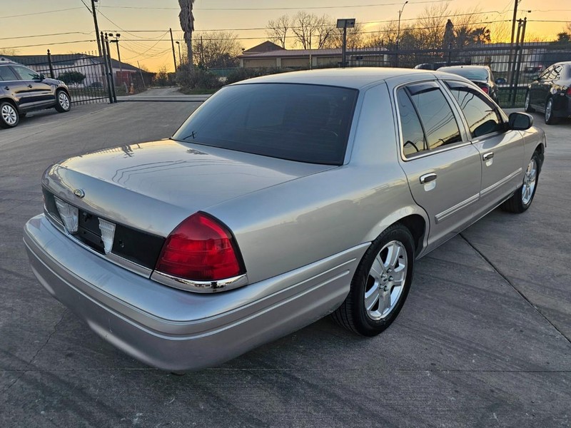 Ford Crown Victoria Vehicle Image 05