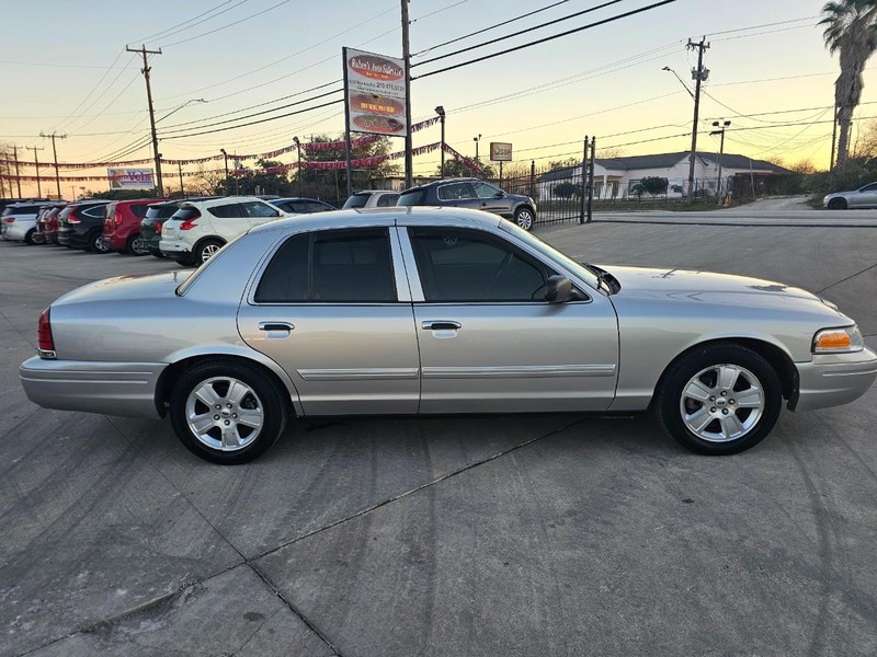 Ford Crown Victoria Vehicle Image 06