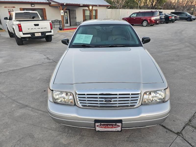 Ford Crown Victoria Vehicle Image 08