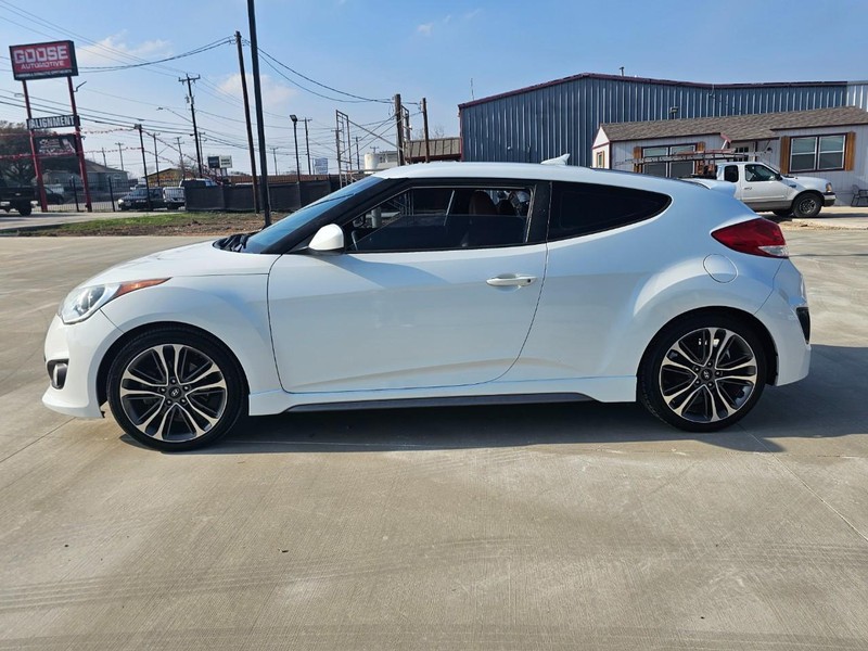 Hyundai Veloster Vehicle Image 02