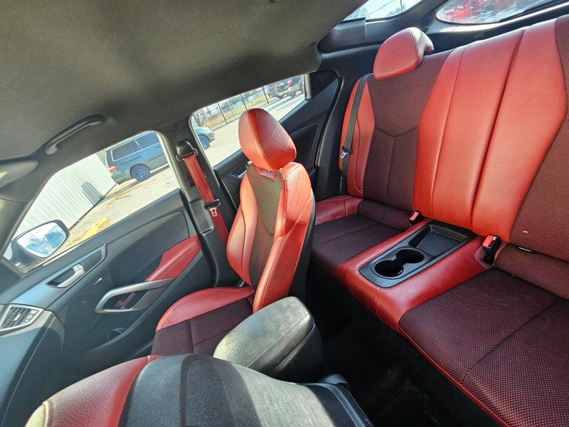 Hyundai Veloster Vehicle Image 12