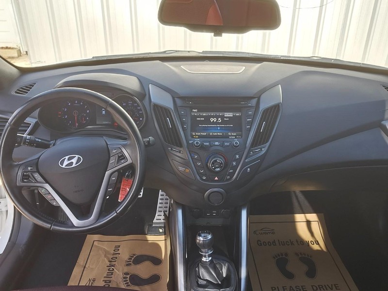 Hyundai Veloster Vehicle Image 13