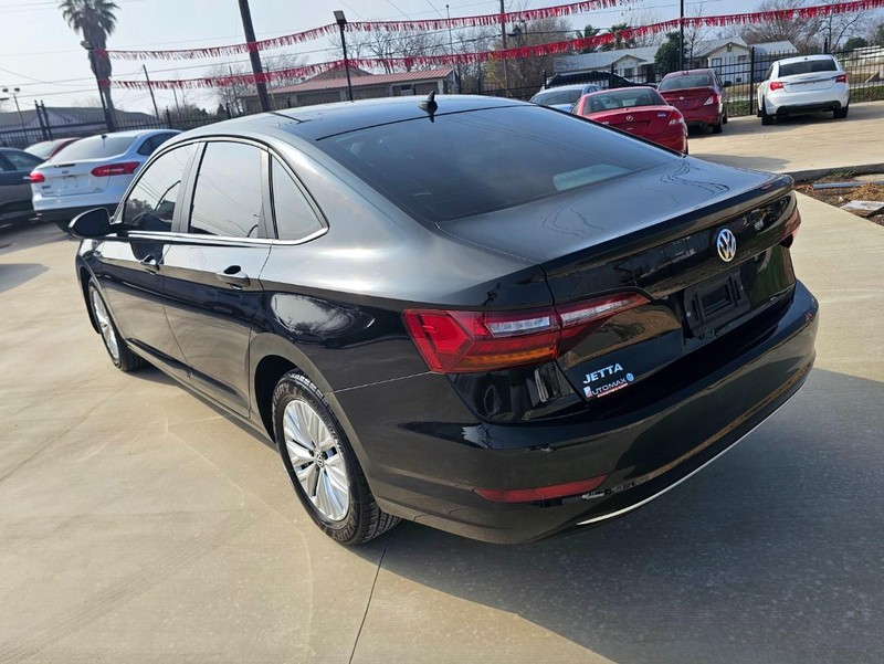 Volkswagen Jetta Vehicle Image 03