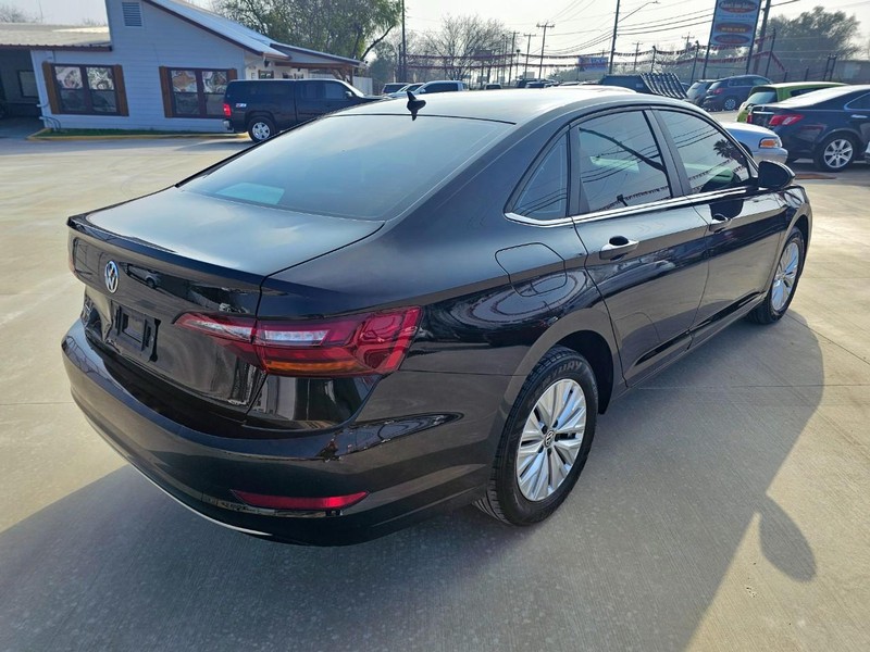 Volkswagen Jetta Vehicle Image 05