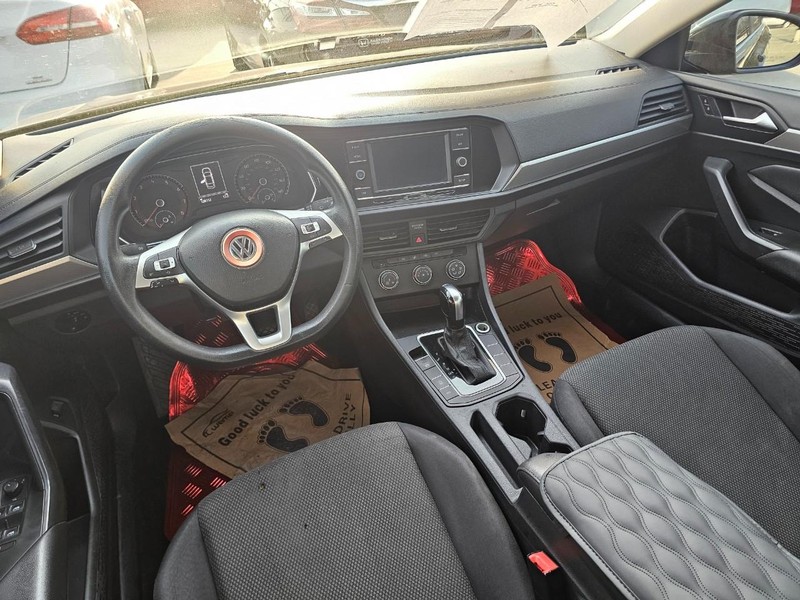 Volkswagen Jetta Vehicle Image 13