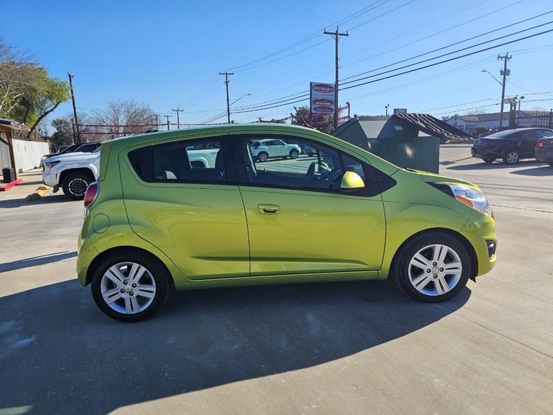 Chevrolet Spark Vehicle Image 08