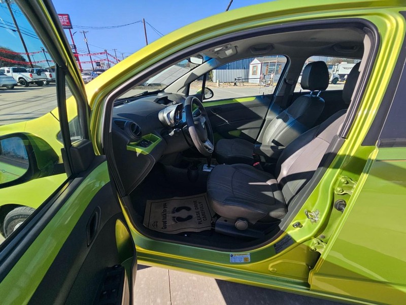 Chevrolet Spark Vehicle Image 11