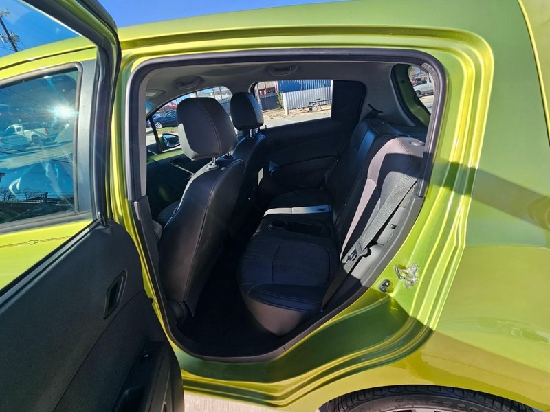 Chevrolet Spark Vehicle Image 13