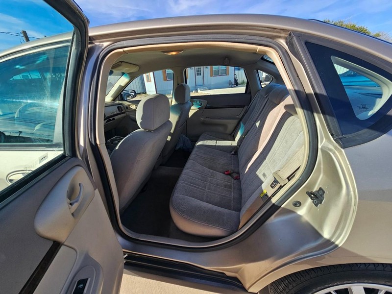 Chevrolet Impala Vehicle Image 13