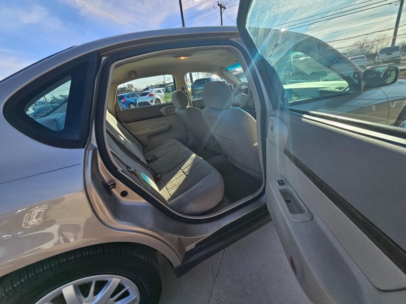 Chevrolet Impala Vehicle Image 17