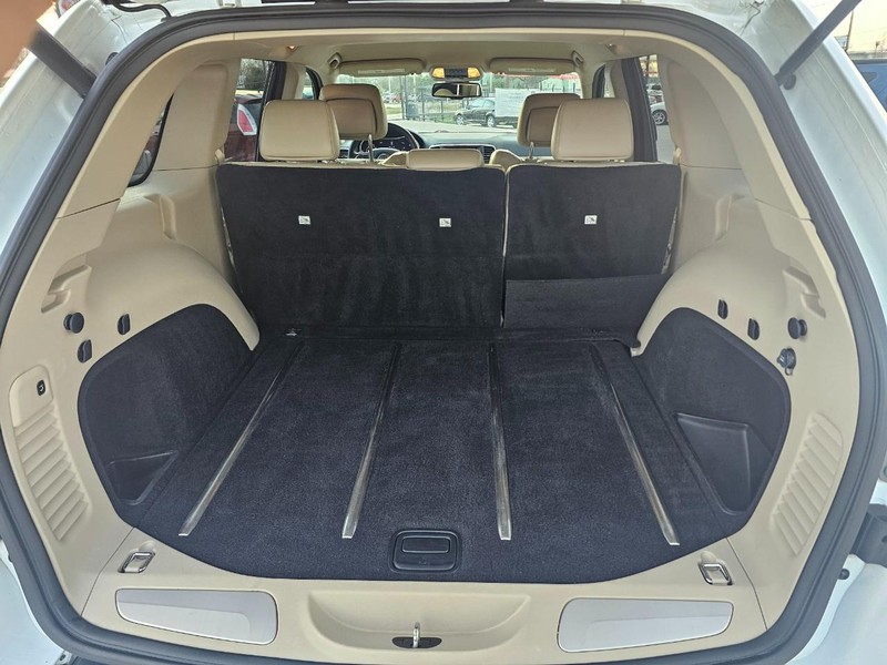 Jeep Grand Cherokee Vehicle Image 06