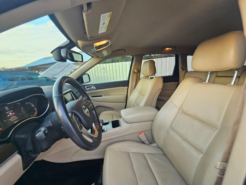Jeep Grand Cherokee Vehicle Image 12