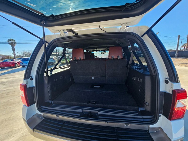 Ford Expedition EL Vehicle Image 05