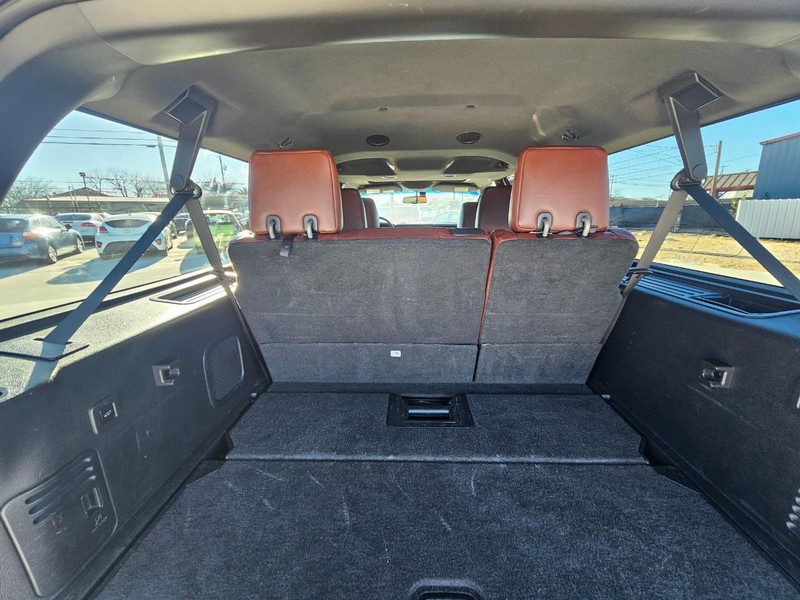 Ford Expedition EL Vehicle Image 06