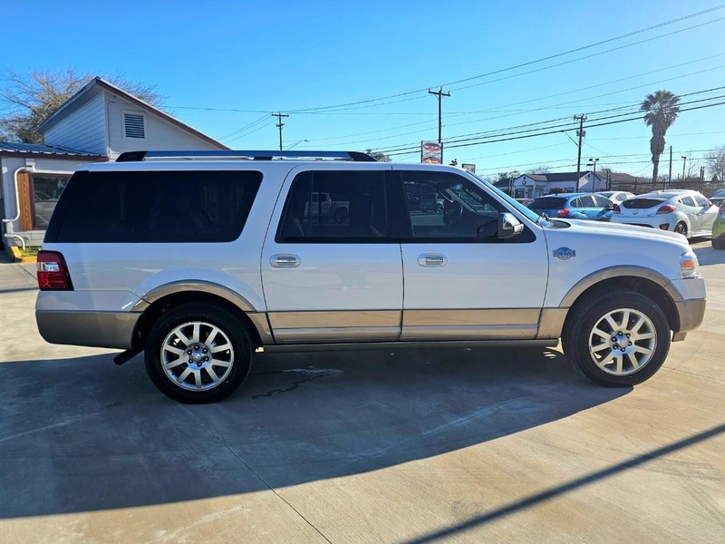 Ford Expedition EL Vehicle Image 08