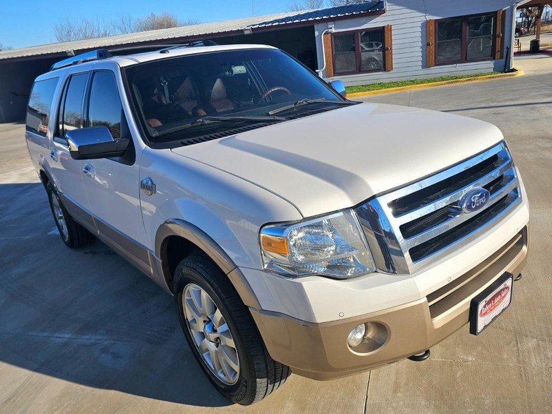 Ford Expedition EL Vehicle Image 09