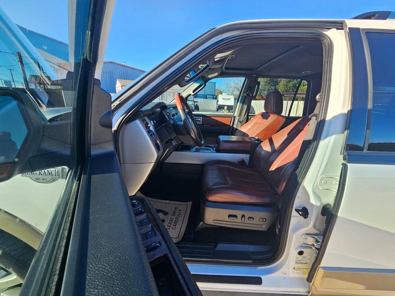 Ford Expedition EL Vehicle Image 11