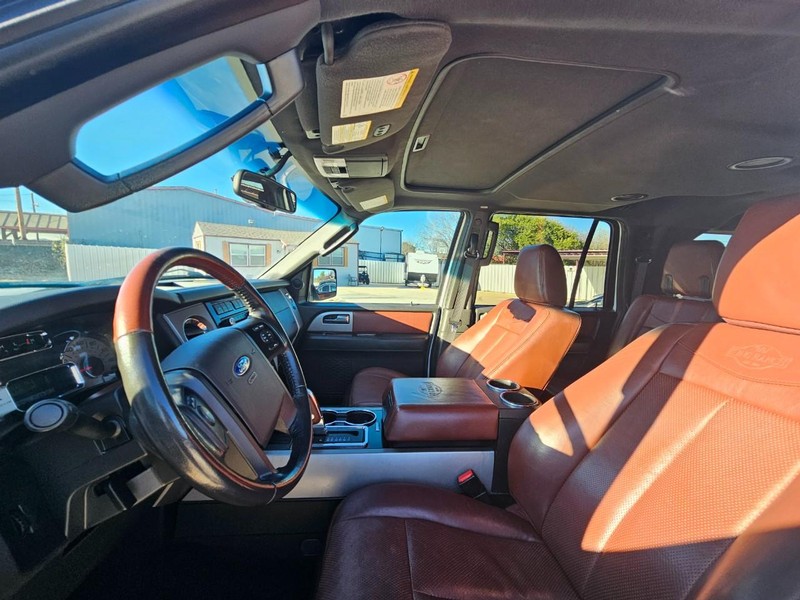 Ford Expedition EL Vehicle Image 12