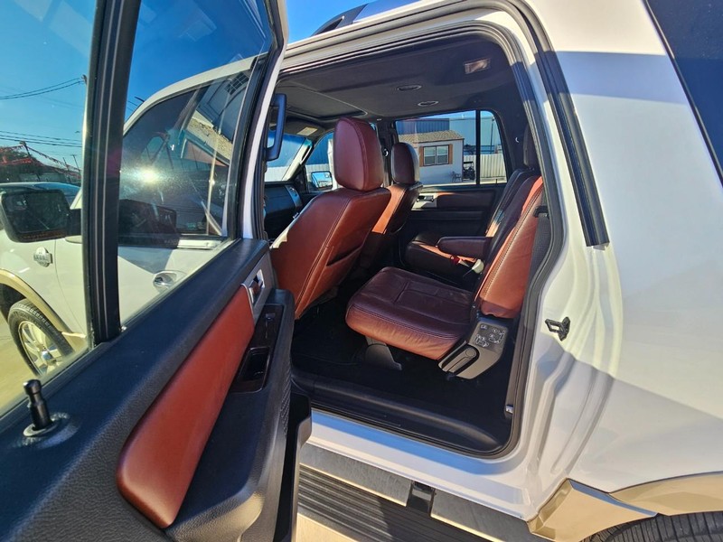 Ford Expedition EL Vehicle Image 13