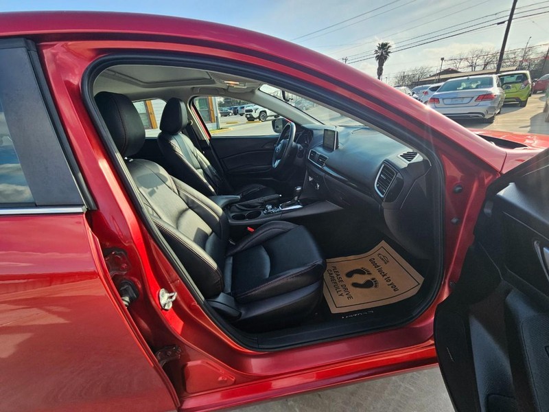 Mazda MAZDA3 Vehicle Image 16