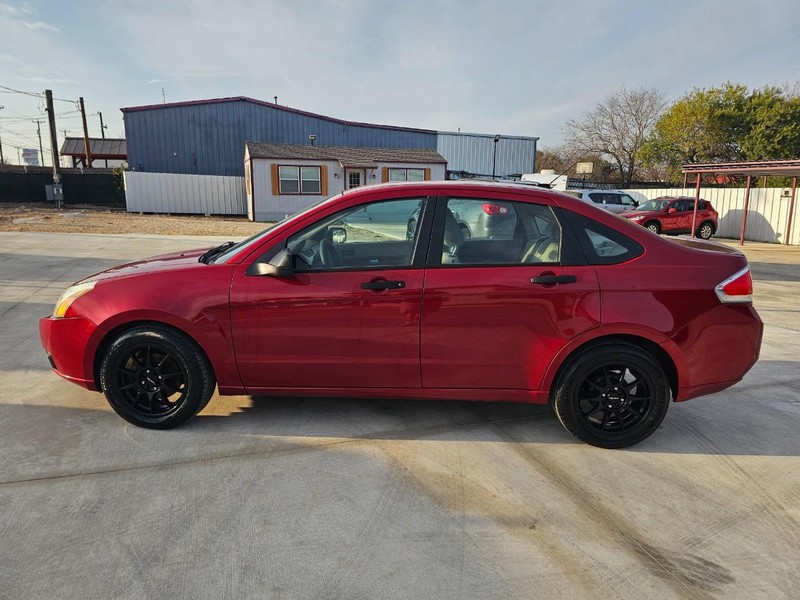 Ford Focus Vehicle Full-screen Gallery Image 02