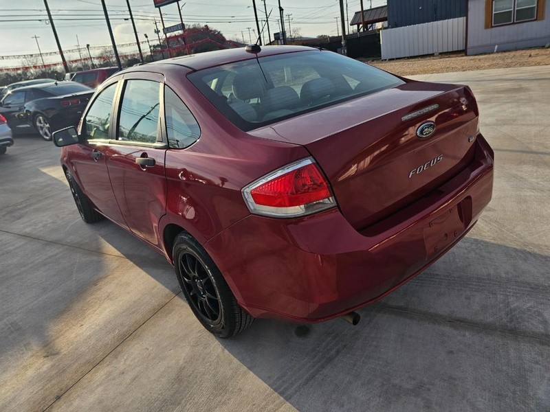 Ford Focus Vehicle Full-screen Gallery Image 03