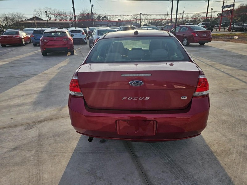 Ford Focus Vehicle Full-screen Gallery Image 04