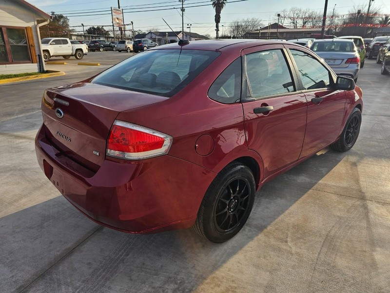 Ford Focus Vehicle Full-screen Gallery Image 05