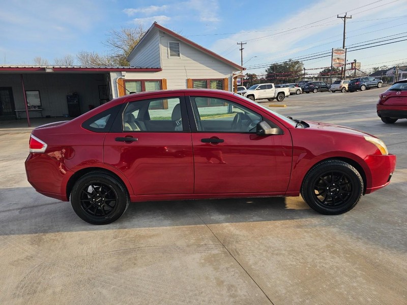 Ford Focus Vehicle Full-screen Gallery Image 06