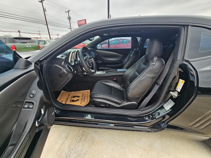 Chevrolet Camaro Vehicle Full-screen Gallery Image 09